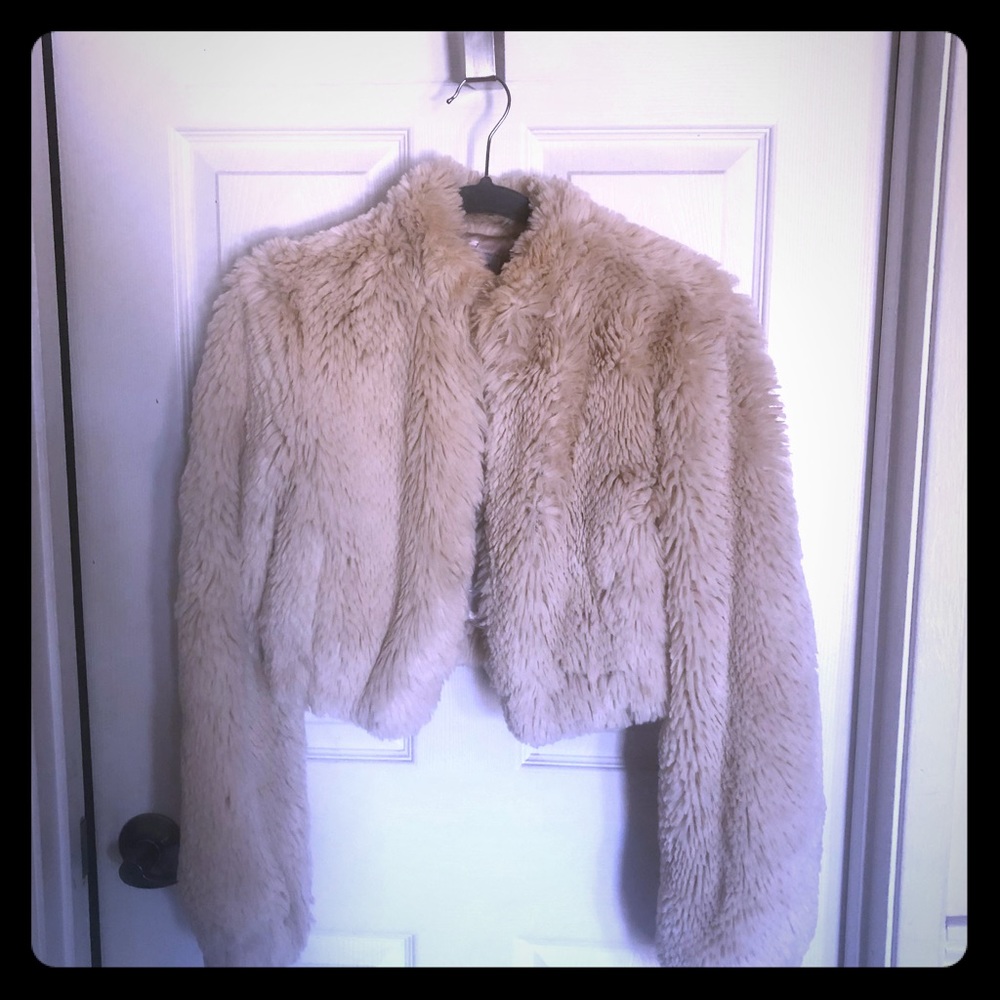 Bebe short beige faux fur jacket